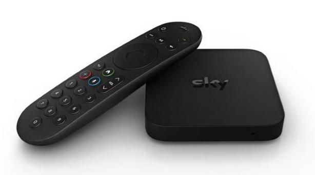 Sky Stream Puck box for use in France — 4K HDR streaming device